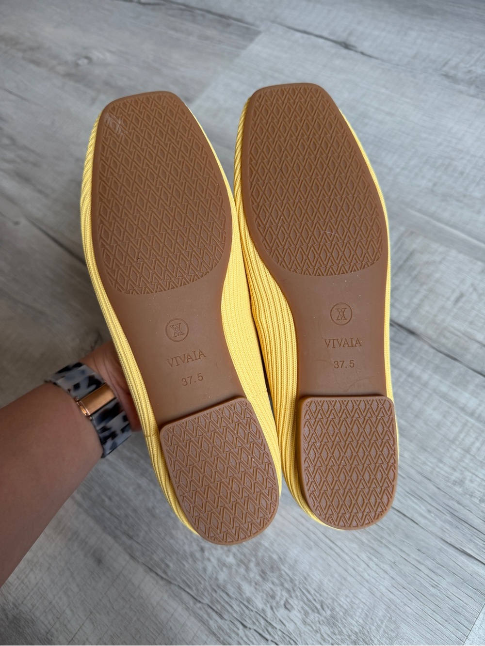 Vivaia Margot V-cut Ballet Flats - Picture 5 of 8